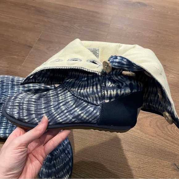 Ugg Blue and White Tie-Dye Bailey Button Boots - Picture 6 of 10